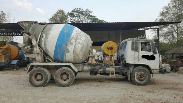 ขาย รถโม่ปูน โม่ตรง 5 คิว HINO FL176 ช่วงล่างใหญ่ 2 เพลา เครื่อง HO7C 180 แรงม้า คัสซีสวยตลอดเส้น สโลว์กลาง พวงมาลัยพาวเวอร์ ทะเบียนครบ ราคาต่อรองได้ครับ