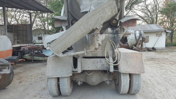 ขาย รถโม่ปูน โม่ตรง 5 คิว HINO FL176 ช่วงล่างใหญ่ 2 เพลา เครื่อง HO7C 180 แรงม้า คัสซีสวยตลอดเส้น สโลว์กลาง พวงมาลัยพาวเวอร์ ทะเบียนครบ ราคาต่อรองได้ครับ