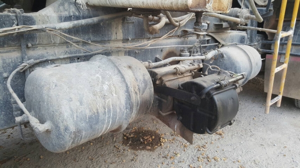 ขาย รถโม่ปูน โม่ตรง 5 คิว HINO FL176 ช่วงล่างใหญ่ 2 เพลา เครื่อง HO7C 180 แรงม้า คัสซีสวยตลอดเส้น สโลว์กลาง พวงมาลัยพาวเวอร์ ทะเบียนครบ ราคาต่อรองได้ครับ