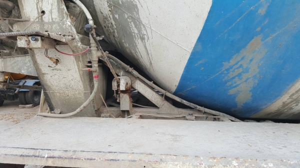 ขาย รถโม่ปูน โม่ตรง 5 คิว HINO FL176 ช่วงล่างใหญ่ 2 เพลา เครื่อง HO7C 180 แรงม้า คัสซีสวยตลอดเส้น สโลว์กลาง พวงมาลัยพาวเวอร์ ทะเบียนครบ ราคาต่อรองได้ครับ