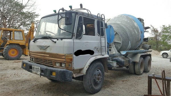 ขาย รถโม่ปูน โม่ตรง 5 คิว HINO FL176 ช่วงล่างใหญ่ 2 เพลา เครื่อง HO7C 180 แรงม้า คัสซีสวยตลอดเส้น สโลว์กลาง พวงมาลัยพาวเวอร์ ทะเบียนครบ ราคาต่อรองได้ครับ