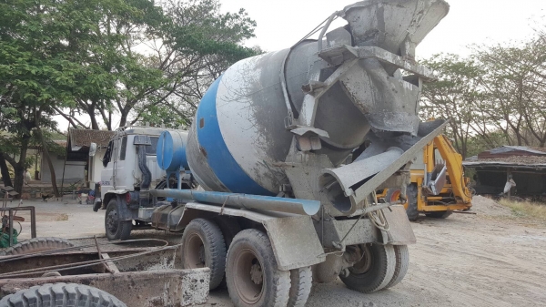 ขาย รถโม่ปูน โม่ตรง 5 คิว HINO FL176 ช่วงล่างใหญ่ 2 เพลา เครื่อง HO7C 180 แรงม้า คัสซีสวยตลอดเส้น สโลว์กลาง พวงมาลัยพาวเวอร์ ทะเบียนครบ ราคาต่อรองได้ครับ