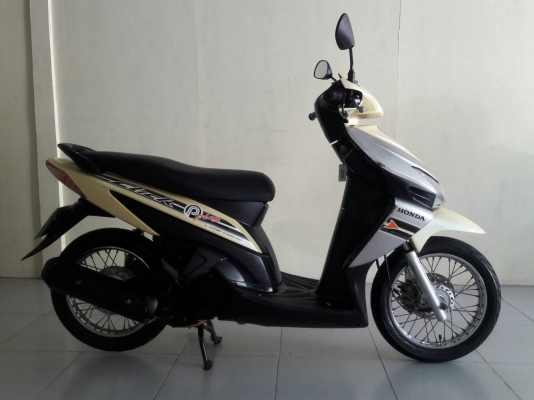 ขายClick Play สีครีม รถเดิมสภาพดี