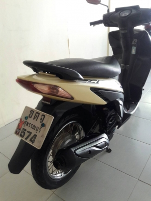 ขายClick Play สีครีม รถเดิมสภาพดี