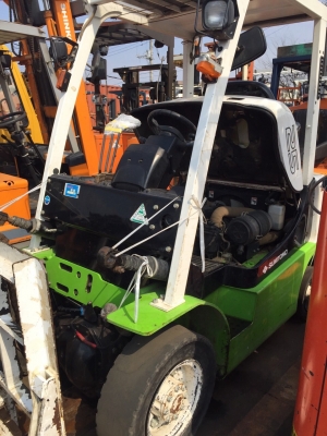 แหล่งรวมรถโฟลค์ลิฟท์งาเทฮิ้งค์ฟอร์คภาคตะวันออกสำหรับตักยางก้อนยางพาราและยางถ้วยขี้ยาง