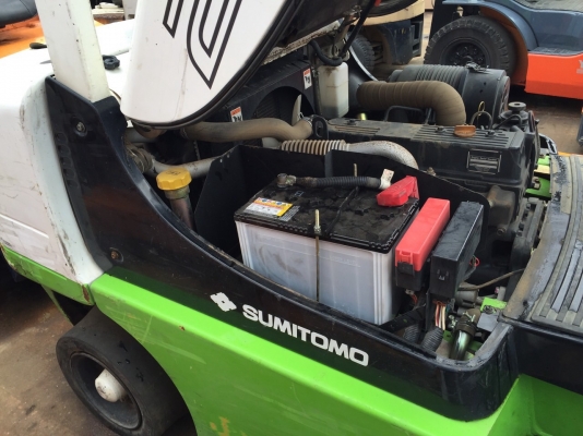 แหล่งรวมรถโฟลค์ลิฟท์งาเทฮิ้งค์ฟอร์คภาคตะวันออกสำหรับตักยางก้อนยางพาราและยางถ้วยขี้ยาง