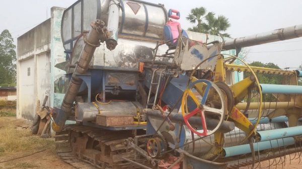 ขายรถเกี่ยวข้าวศักดิ์พัฒนา ราคาแสนถูก