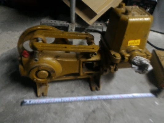 ปั๊มน้ำแบบลูกสูบชัก ยี่ห้อ WINNER  ขนาด 1 นิ้ว ดันน้ำขึ้นได้สูง ได้ปริมาณน้ำถึง 3000 ลิตร/ชั่วโมง