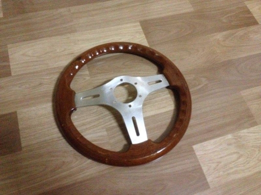 ขายพวงมาลัยไม้แท้3ก้าน DBAแท้ made in ltaly ขนาด13นิ้้ว สภาพokไม้ไม่มีร้าว พร้อมคอใส่toyota ราคา1600บาท โทร0924462525โส