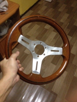 ขายพวงมาลัยไม้แท้3ก้าน DBAแท้ made in ltaly ขนาด13นิ้้ว สภาพokไม้ไม่มีร้าว พร้อมคอใส่toyota ราคา1600บาท โทร0924462525โส