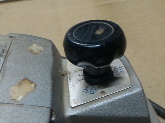 กบไฟฟ้าไสไม้ขนาด 3 นิ้ว ยี่ห้อ makita รุ่น 1600 ขนาด 750 W. ผลิตจากญี่ปุ่นของแท้  ทำงานได้ดี ทนทาน