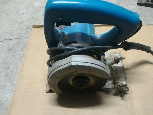 เครื่องตัดกระเบื้องแบบเปรียก ใช้น้ำช่วย ยี่ห้อ OKURA ขนาด 1200 W.