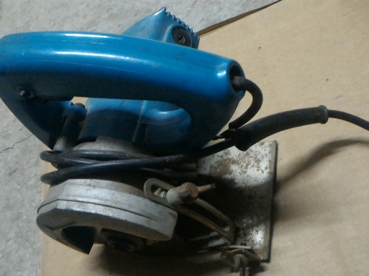 เครื่องตัดกระเบื้องแบบเปรียก ใช้น้ำช่วย ยี่ห้อ OKURA ขนาด 1200 W.