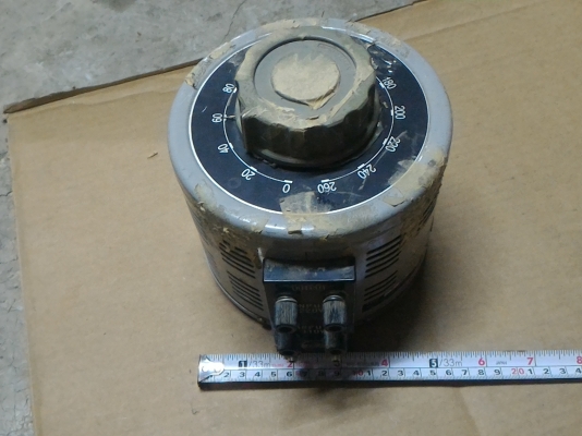 หม้อแปลงปรับเพิ่ม-ลดแรงดัน ยี่ห้อ YAMABISHI  แบบปรับแรงดันได้ตามต้องการตั้งแต่ 0 - 260 V. จากญี่ปุ่น ขนาดถึง 5 A.