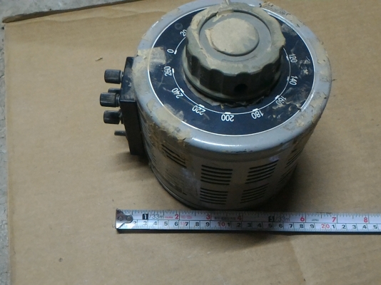 หม้อแปลงปรับเพิ่ม-ลดแรงดัน ยี่ห้อ YAMABISHI  แบบปรับแรงดันได้ตามต้องการตั้งแต่ 0 - 260 V. จากญี่ปุ่น ขนาดถึง 5 A.