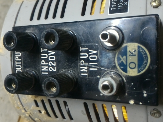 หม้อแปลงปรับเพิ่ม-ลดแรงดัน ยี่ห้อ YAMABISHI  แบบปรับแรงดันได้ตามต้องการตั้งแต่ 0 - 260 V. จากญี่ปุ่น ขนาดถึง 5 A.