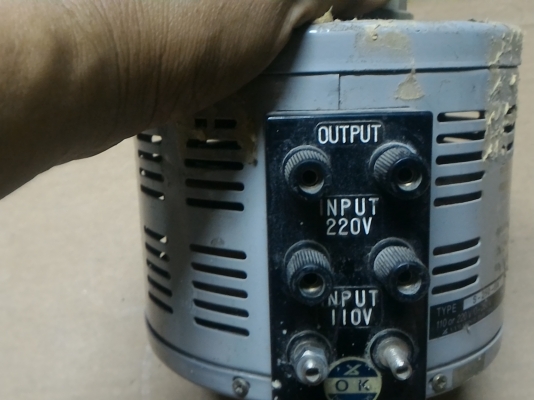 หม้อแปลงปรับเพิ่ม-ลดแรงดัน ยี่ห้อ YAMABISHI  แบบปรับแรงดันได้ตามต้องการตั้งแต่ 0 - 260 V. จากญี่ปุ่น ขนาดถึง 5 A.