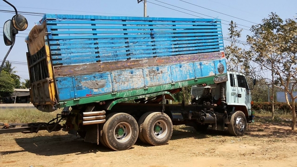 **1,300,000 บ.ต่อรอง/// 10ล้อ2เพลา ISUZU ROCKY FXZ-240 (K) พ่วงแม่+ลูกดั้ม เครื่อง/เกียร์ เดิม แน่น แรงดี ช่วงล่างเดิม คัสซีสวย เดิมๆ ไม่ดาม ไม่บวม หัวสวยภายในสวย ครบ พาวเวอร์/ทริฟฟี่/แอร์ กระบะดั้มเกษตร ดั้มชลบุรี สภาพเดิมๆ ลูก2คานดั้มเหล็กเกษตร BJM.บรรจ