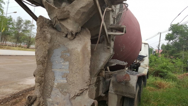 ขาย รถโม่ปูน โม่ตรง 5 คิว ไม่มีทะเบียน HINO ZM ช่วงล่างเบรคแห้ง เครื่อง EK100 260 แรงม้า คัสซีสวย เบรคทิฟฟี่ พวงมาลัยพาวเวอร์ รถใช้งานอยู่ครับ