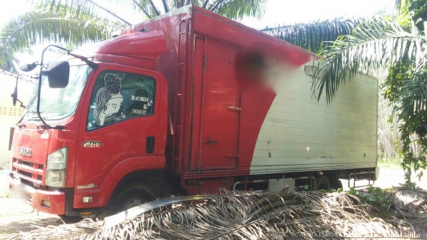 รถอีซูซุ 6 ล้อ ตู้แห้ง  FRR  210 แรงม้า. ปี 57.    สนใจติดต่อ  081 - 6079515