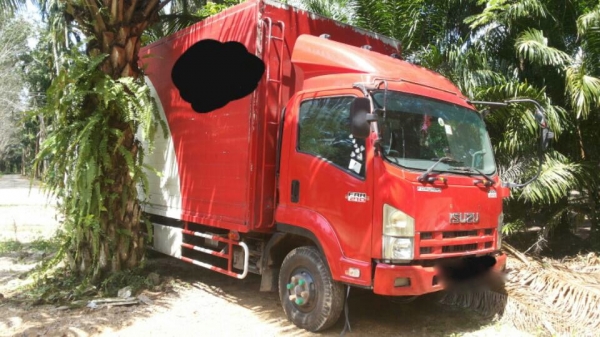 รถอีซูซุ 6 ล้อ ตู้แห้ง  FRR  210 แรงม้า. ปี 57.    สนใจติดต่อ  081 - 6079515