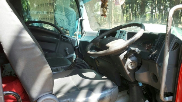 รถอีซูซุ 6 ล้อ ตู้แห้ง  FRR  210 แรงม้า. ปี 57.    สนใจติดต่อ  081 - 6079515