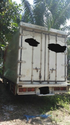 รถอีซูซุ 6 ล้อ ตู้แห้ง  FRR  210 แรงม้า. ปี 57.    สนใจติดต่อ  081 - 6079515