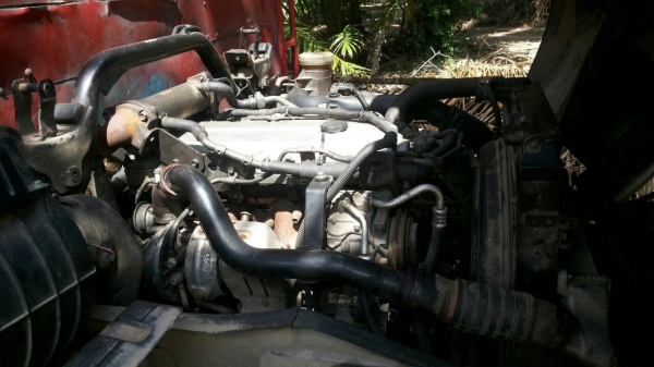 รถอีซูซุ 6 ล้อ ตู้แห้ง  FRR  210 แรงม้า. ปี 57.    สนใจติดต่อ  081 - 6079515