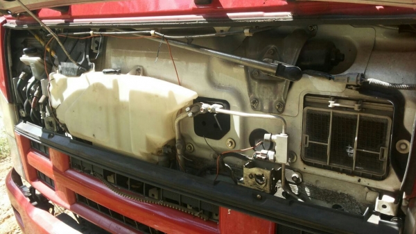 รถอีซูซุ 6 ล้อ ตู้แห้ง  FRR  210 แรงม้า. ปี 57.    สนใจติดต่อ  081 - 6079515