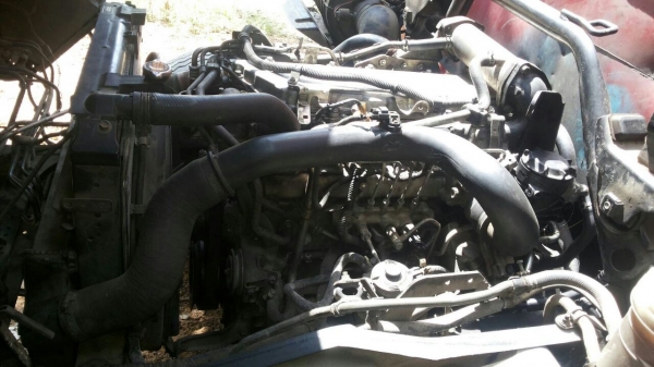 รถอีซูซุ 6 ล้อ ตู้แห้ง  FRR  210 แรงม้า. ปี 57.    สนใจติดต่อ  081 - 6079515