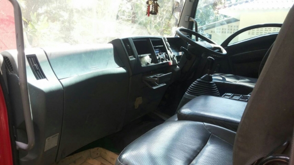 รถอีซูซุ 6 ล้อ ตู้แห้ง  FRR  210 แรงม้า. ปี 57.    สนใจติดต่อ  081 - 6079515