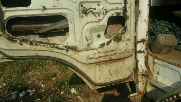 รถฮีโน่  6  ล้อดั้ม FF  168 แรงม้า.   สนใจติดต่อ  081 - 6079515