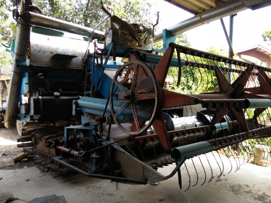 รถยกแพ็ครถเกี่ยว 2 คัน ไทยเจริญ / ส.ทวี + 10 ล้อ เทเลอร์ หน้ายาว 1 คัน ราคา 1.4 ล้าน ต่อรอง