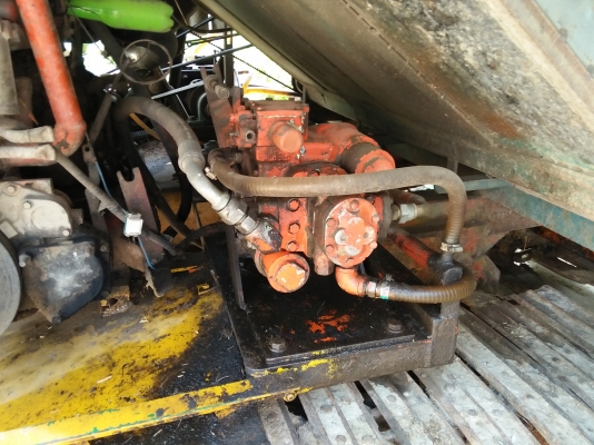 รถยกแพ็ครถเกี่ยว 2 คัน ไทยเจริญ / ส.ทวี + 10 ล้อ เทเลอร์ หน้ายาว 1 คัน ราคา 1.4 ล้าน ต่อรอง