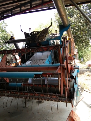 รถยกแพ็ครถเกี่ยว 2 คัน ไทยเจริญ / ส.ทวี + 10 ล้อ เทเลอร์ หน้ายาว 1 คัน ราคา 1.4 ล้าน ต่อรอง