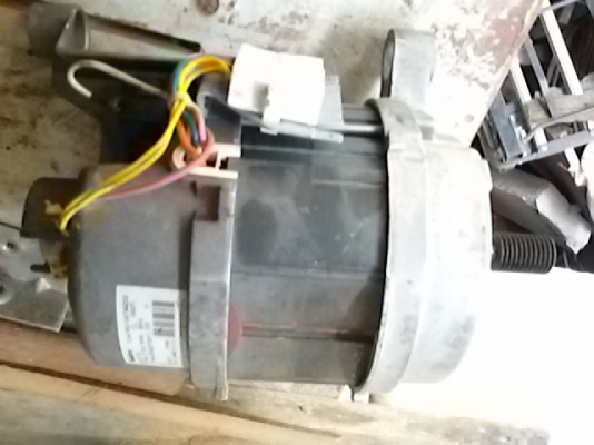 ขายมอเตอร์ไฟฟ้าใช้ได้ทั้งไฟแบตเตอรี่และไฟบ้าน 12 - 220 โวลต์   ใช้ได้ทั้งไฟ AC  และ DC