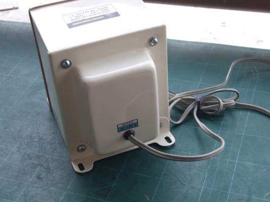 หม้อแปลงไฟจาก 220v ==> 100v /110v ขนาด 1,500W ของ KRR