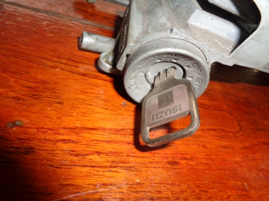 ขายชุดสวิตท์กุญแจ อีซูซุ TFR แถมชุดเลี้ยว