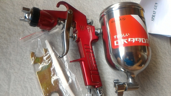กาพ่นสีแบบบ้อนสีด้านบนของใหม่ยี่ห้อ OSAKA  ปรับปริมาณลม และปริมาณสี ได้จากตัวปืนพ่นเลย ปรับรูปแบบการพ่นของสีให้ออกแนวได้ทั้งแนวตั้งและแนวนอน