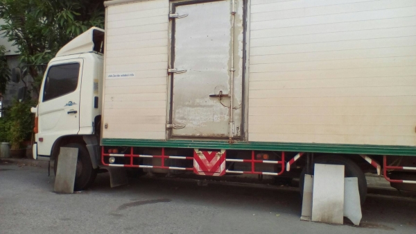 FC 150 แรง  ปี49  รถตามภาพ ตู้ สามบาน( เดิมส่งของเซเว่น  )  ราคา  670,000 บาท