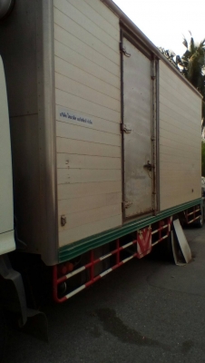 FC 150 แรง  ปี49  รถตามภาพ ตู้ สามบาน( เดิมส่งของเซเว่น  )  ราคา  670,000 บาท