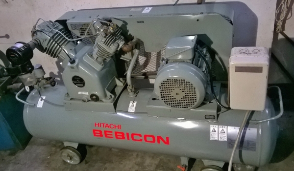 **ขายถูกๆครับ**ปั้มลมฮิตาชิ เบบิคอน(hitachi-bebicon)7.5 แรง มือสองจากญี่ปุ่น แน่นๆตึงๆ พร้อมใช้งานครับ