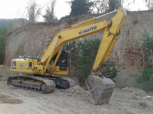 ขายรถแบ็คโฮ Komatsu pc200 รุ่น 8 ไมล์ชั่วโมง 7,000 เอกสารเล่มทะเบียน ขายรถแบ็คโฮ Komatsu pc200 รุ่น 8 ไมล์ชั่วโมง 7,000 เอกสารเล่มทะเบียน