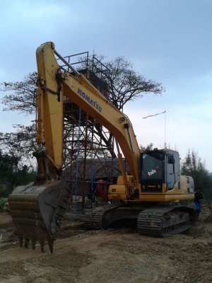 ขายรถแบ็คโฮ Komatsu pc200 รุ่น 8 ไมล์ชั่วโมง 7,000 เอกสารเล่มทะเบียน