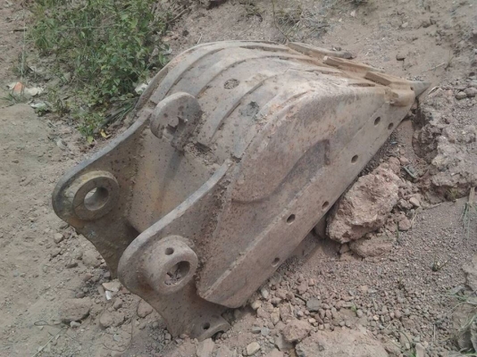 ขาย KOMATSU PC 40 รุ่น 3 พร้อมหัวคีบไม้ ขาย KOMATSU PC 40 รุ่น 3 พร้อมหัวคีบไม้