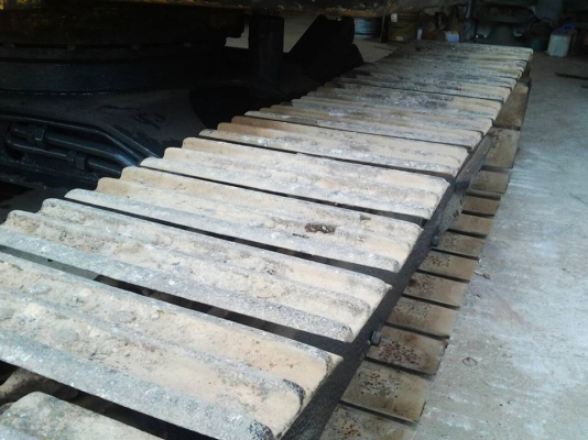 ขาย KOMATSU PC 40 รุ่น 3 พร้อมหัวคีบไม้ ขาย KOMATSU PC 40 รุ่น 3 พร้อมหัวคีบไม้