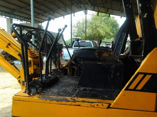 ขาย KOMATSU PC 40 รุ่น 3 พร้อมหัวคีบไม้ ขาย KOMATSU PC 40 รุ่น 3 พร้อมหัวคีบไม้