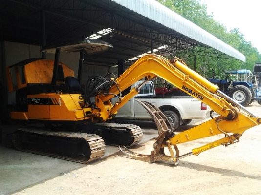 ขาย KOMATSU PC 40 รุ่น 3 พร้อมหัวคีบไม้ ขาย KOMATSU PC 40 รุ่น 3 พร้อมหัวคีบไม้
