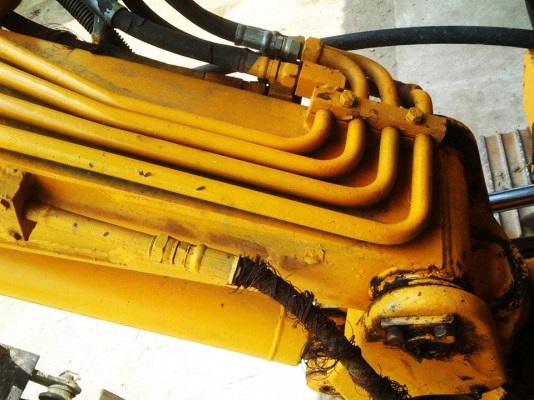 ขาย KOMATSU PC 40 รุ่น 3 พร้อมหัวคีบไม้ ขาย KOMATSU PC 40 รุ่น 3 พร้อมหัวคีบไม้