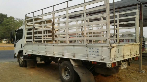 ขายรถ6ล้อ NPR150แรง ปี54 ยาว5เมตร รถสวยเครื่องดี แคชซีสวย ยางดี ภายในสวย แอร์เย็น เอกสารพร้อมโอน สนใจโทร 090-8588220คุณนะ 093-3258446คุณบิว หรือเข้าดูสินค้าอื่นๆได้ที่ www.truck.in.th/498 หรือเพจFacebook ณรงค์ ซื้อขายรถมือสอง (เว็บไซต์ส่วนตัว) หรือFaceboo